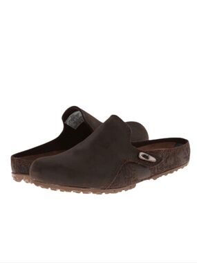 Merrell Women’s Encore Leather Floral Embossed Clogs